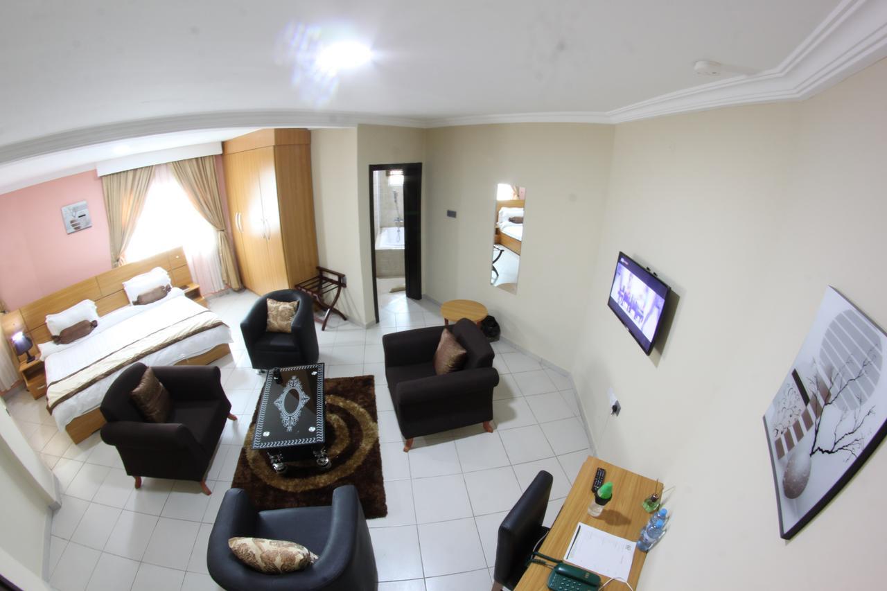 Celia'S Suites Abeokuta Exterior photo