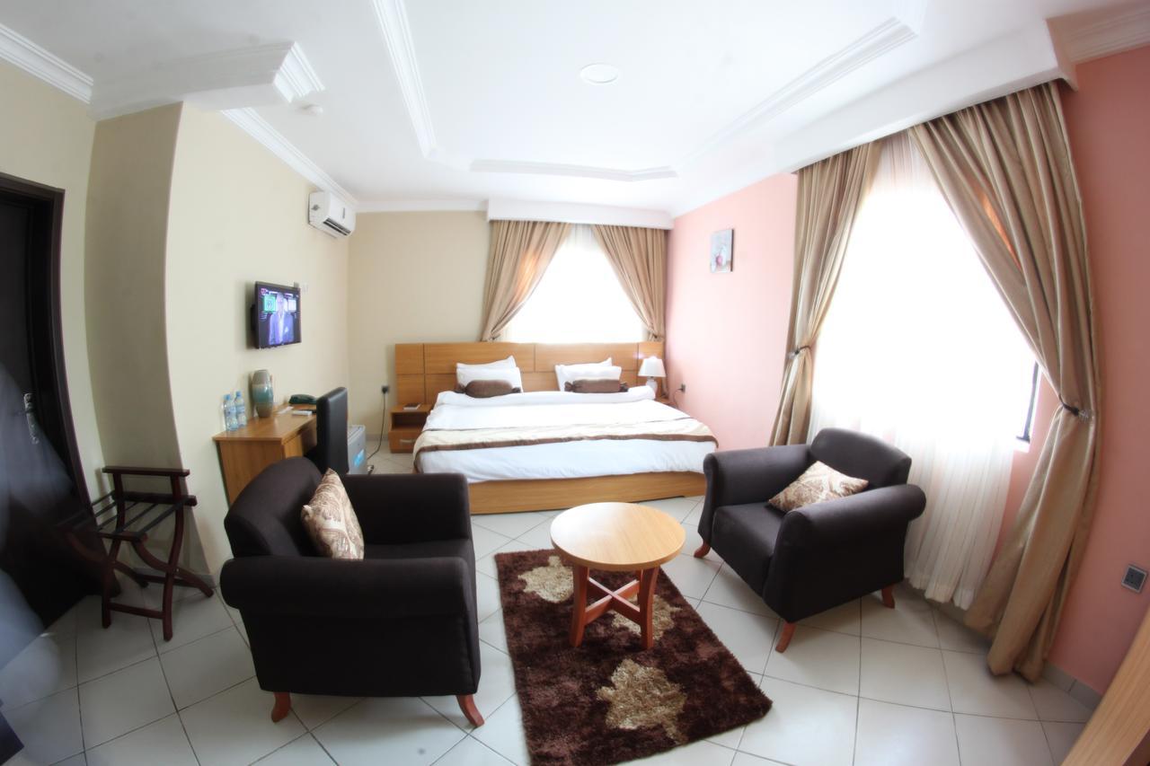 Celia'S Suites Abeokuta Exterior photo