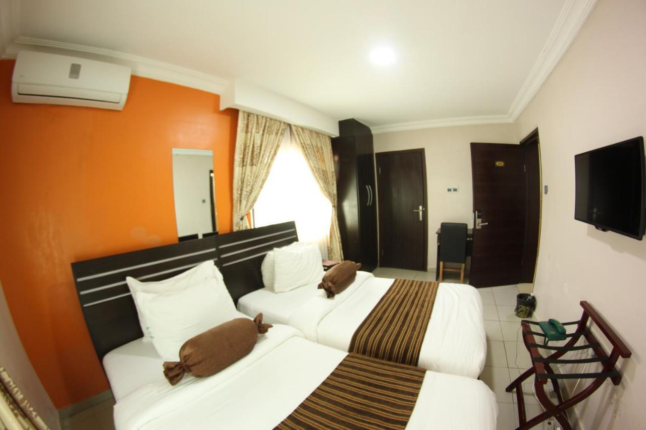 Celia'S Suites Abeokuta Exterior photo