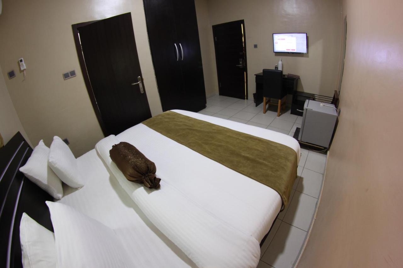 Celia'S Suites Abeokuta Exterior photo