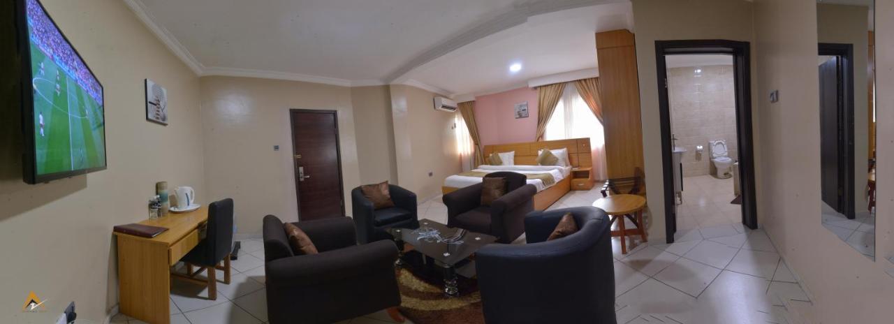 Celia'S Suites Abeokuta Exterior photo