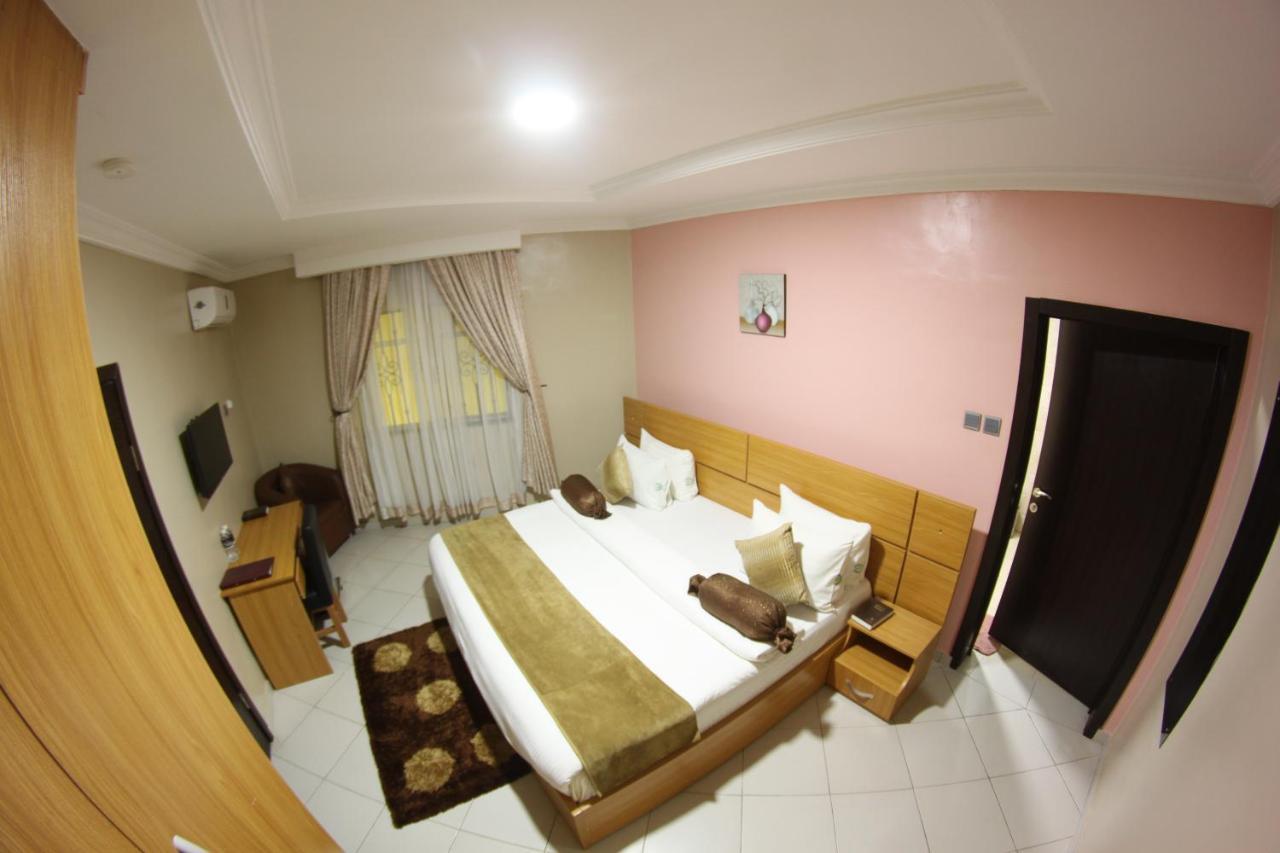 Celia'S Suites Abeokuta Exterior photo